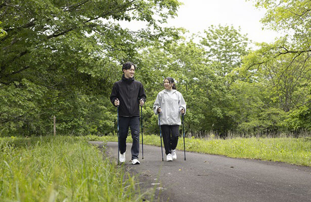 千歳川の清流と森を楽しむ ネイチャーウォークとサケマス放流体験＆ガーデンカフェ