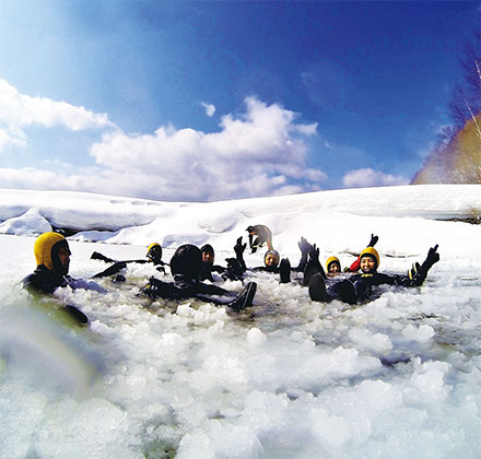 Enjoy winter activities of Lake Shikotsu