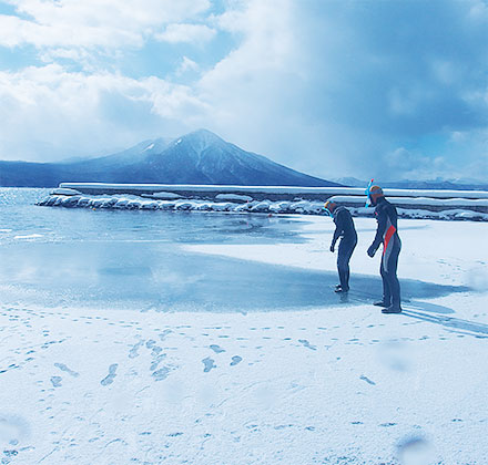 Enjoy winter activities of Lake Shikotsu